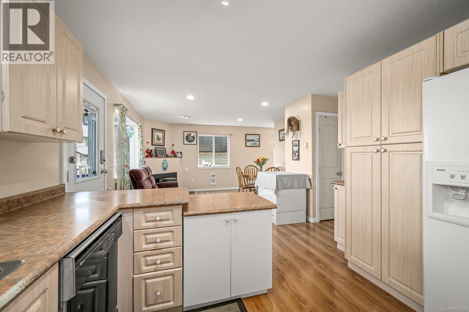 #5 6919 Island Hwy W - 10