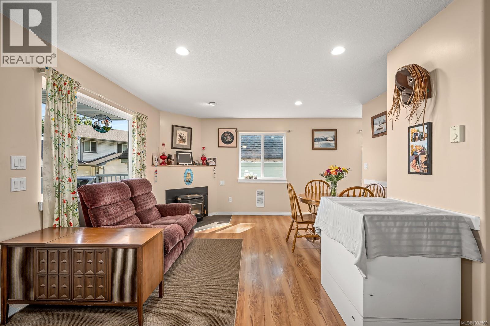 #5 6919 Island Hwy W - 12