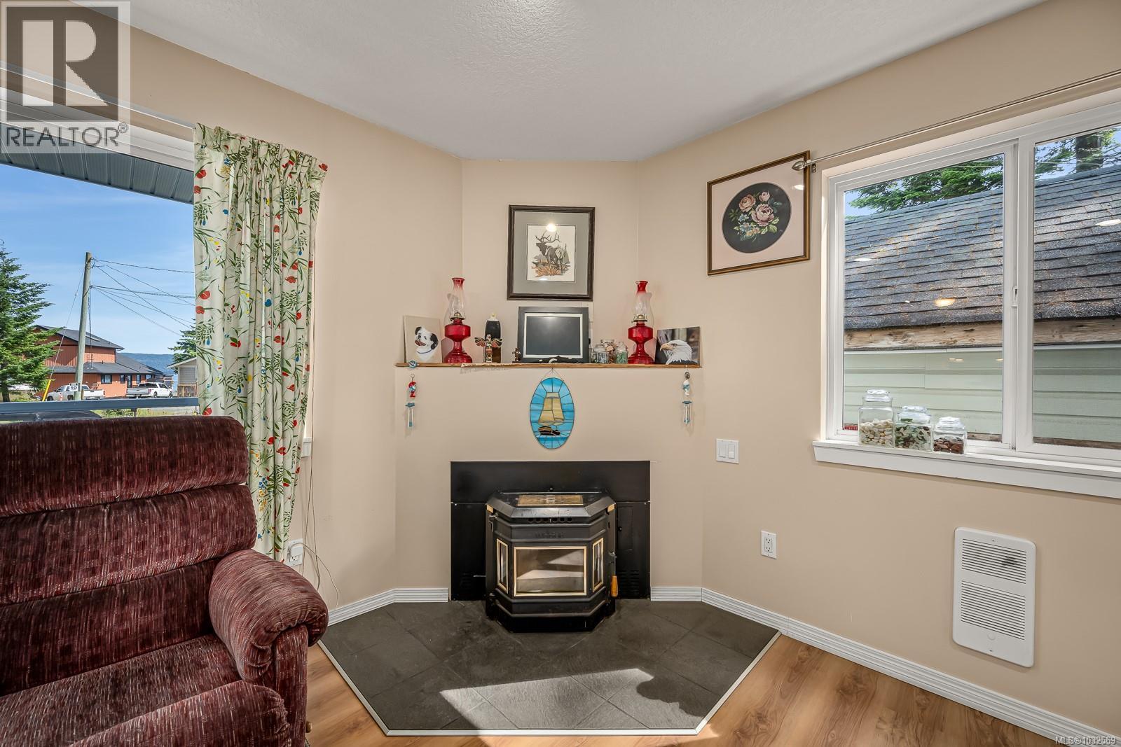 #5 6919 Island Hwy W - 16