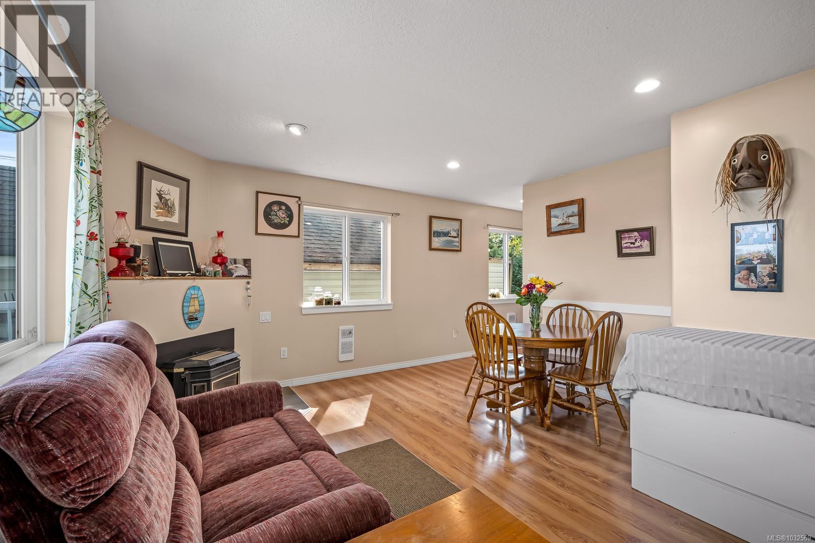 #5 6919 Island Hwy W - 17