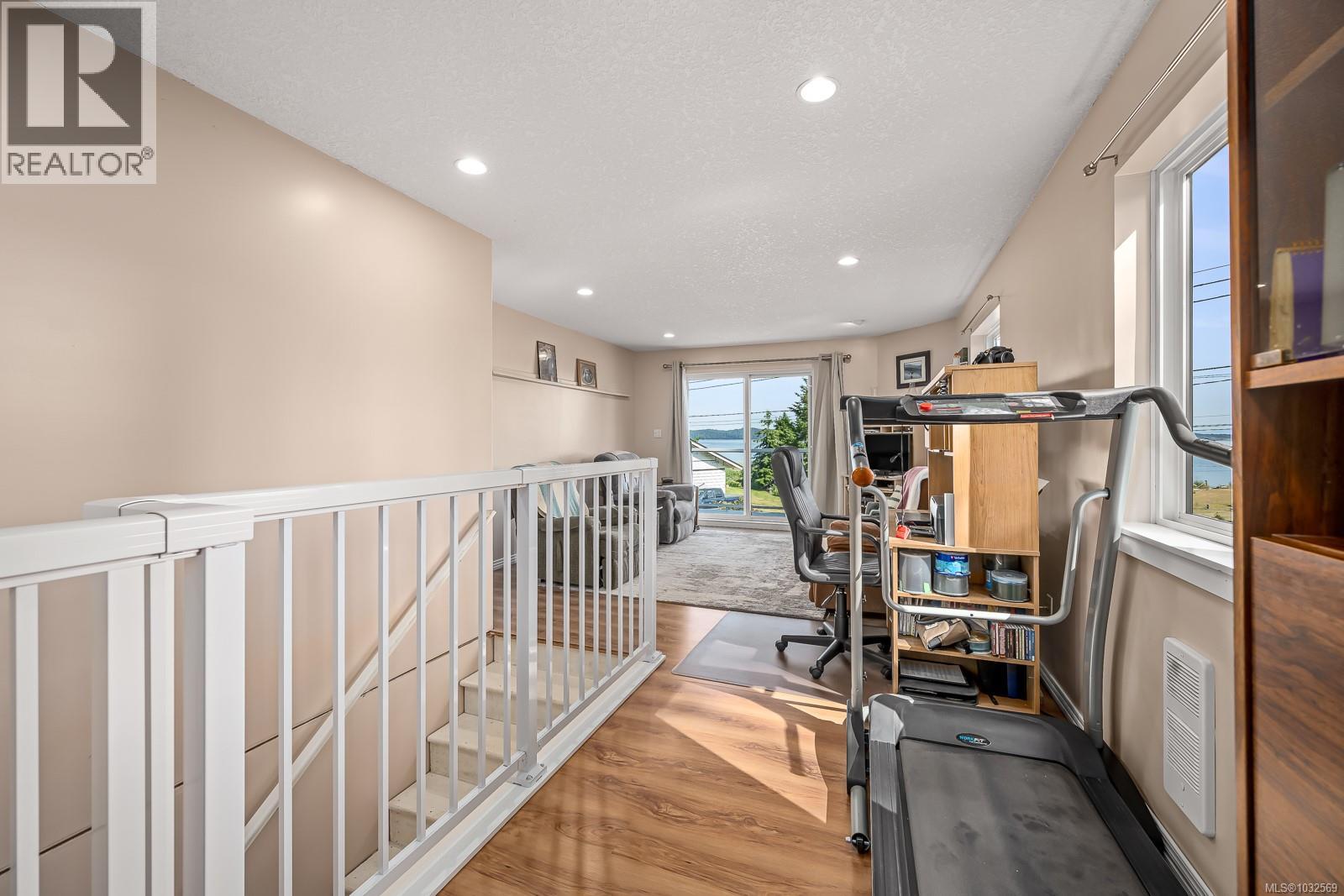 #5 6919 Island Hwy W - 24