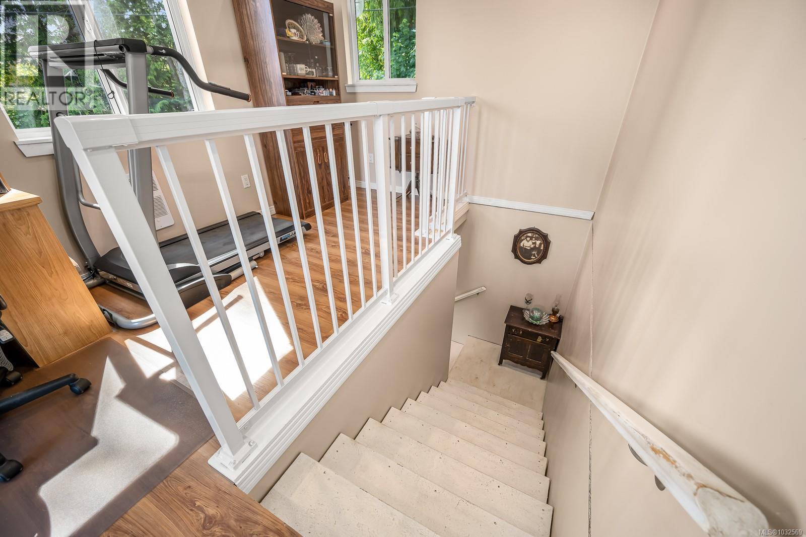 #5 6919 Island Hwy W - 25