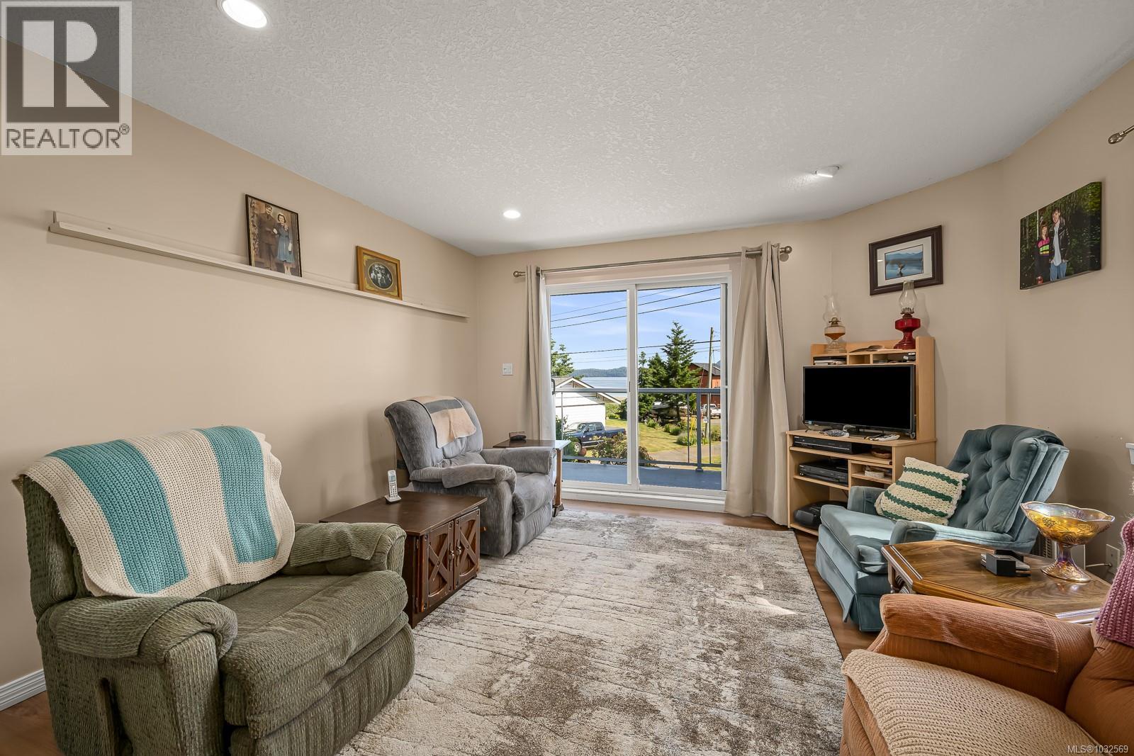 #5 6919 Island Hwy W - 27