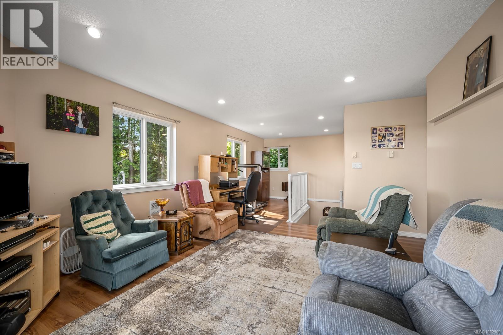 #5 6919 Island Hwy W - 28