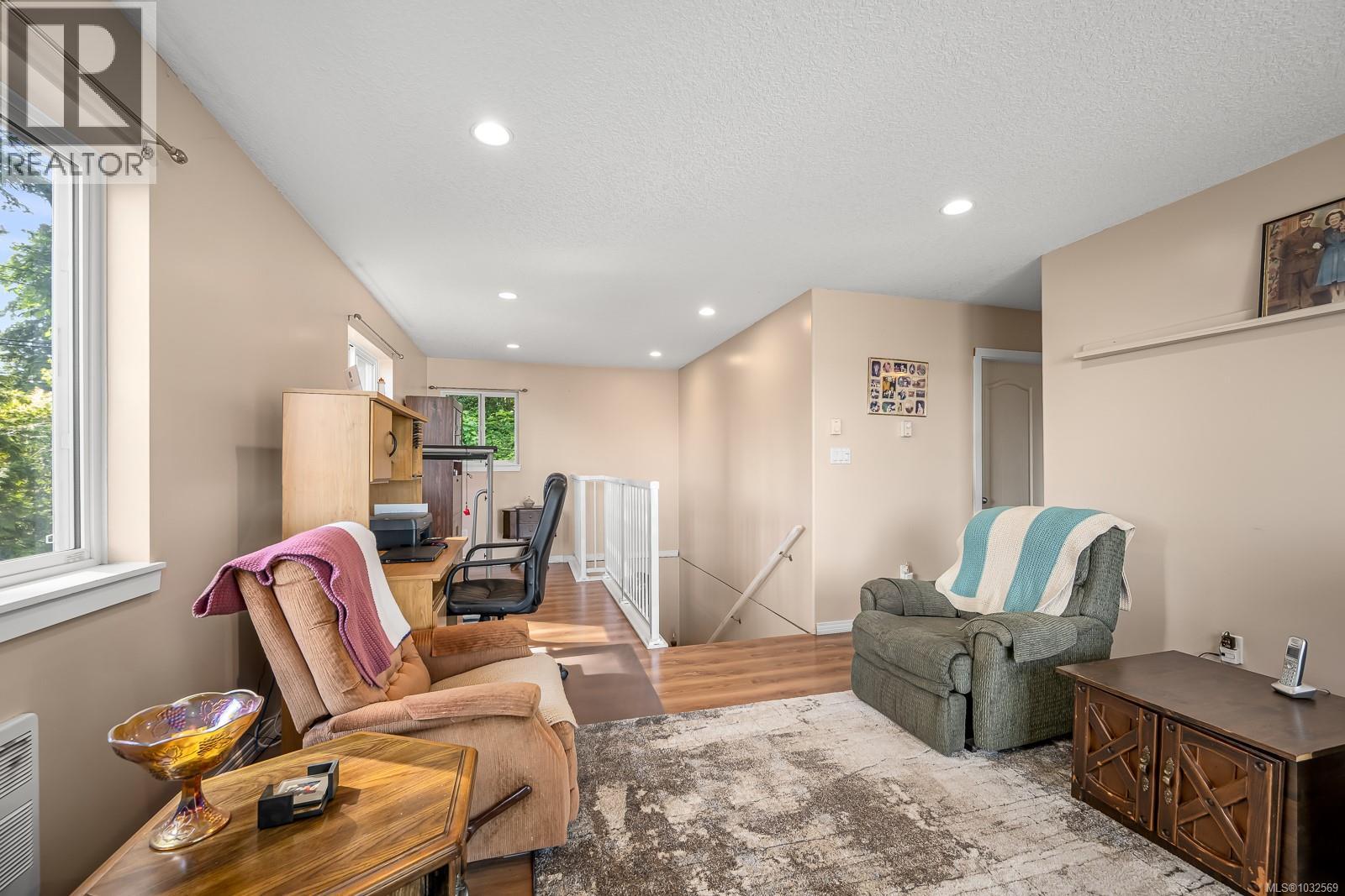 #5 6919 Island Hwy W - 29