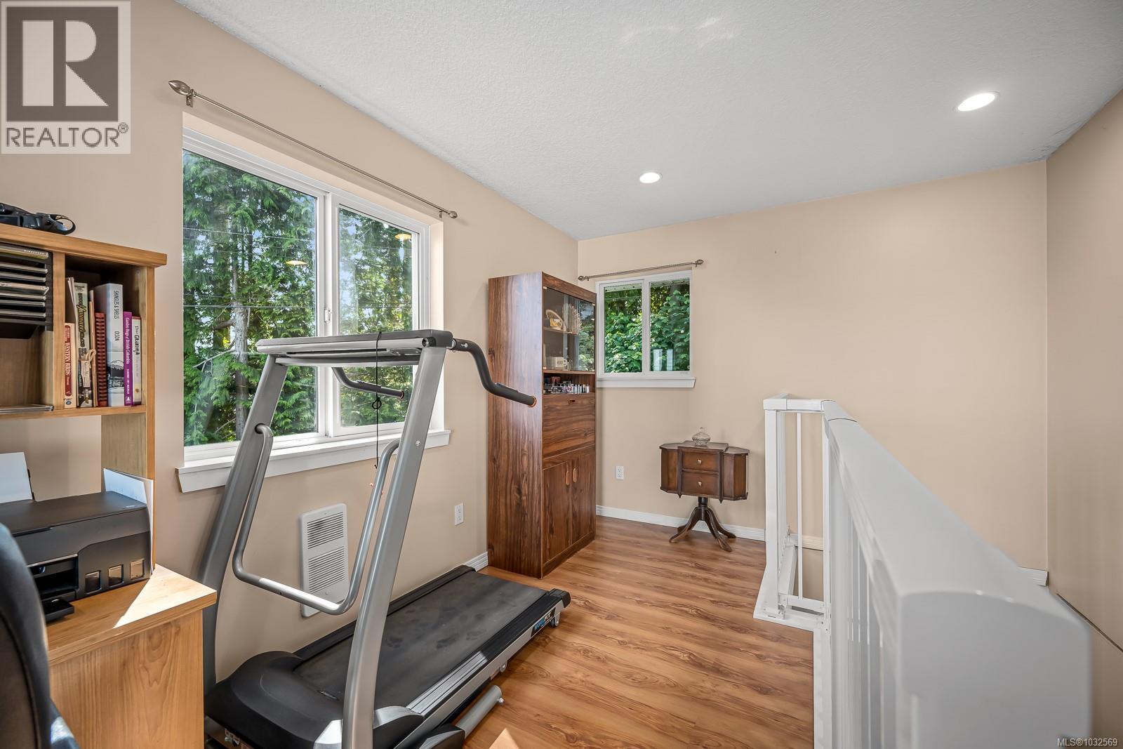 #5 6919 Island Hwy W - 30