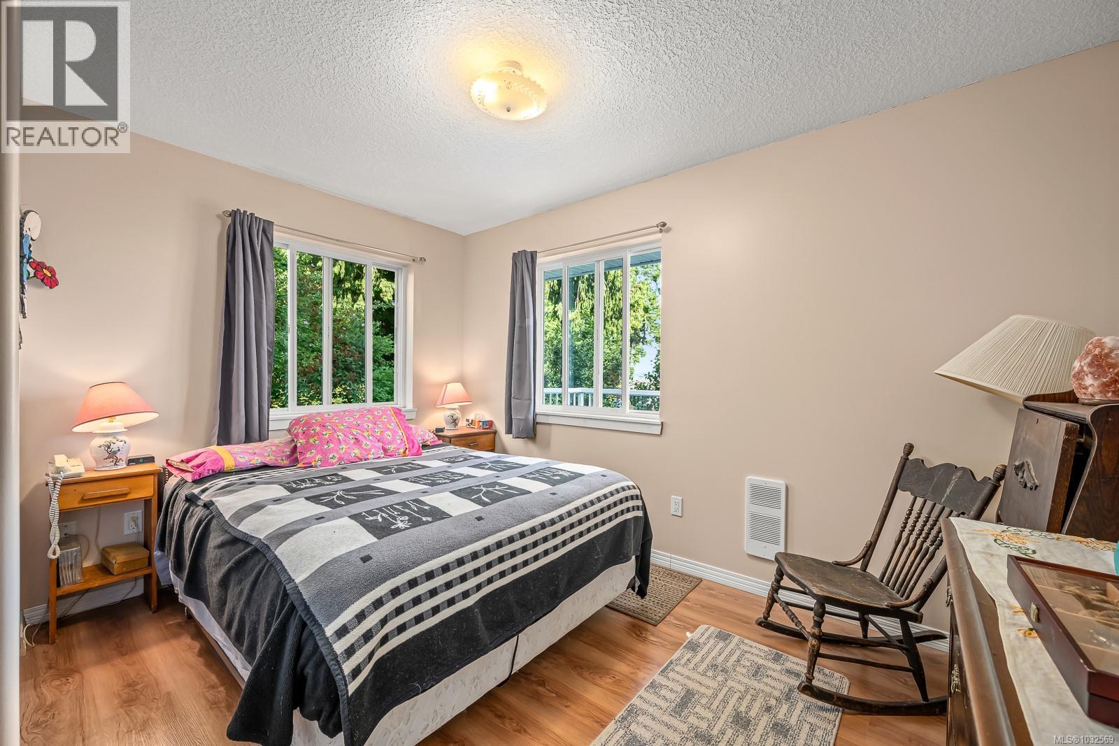 #5 6919 Island Hwy W - 31