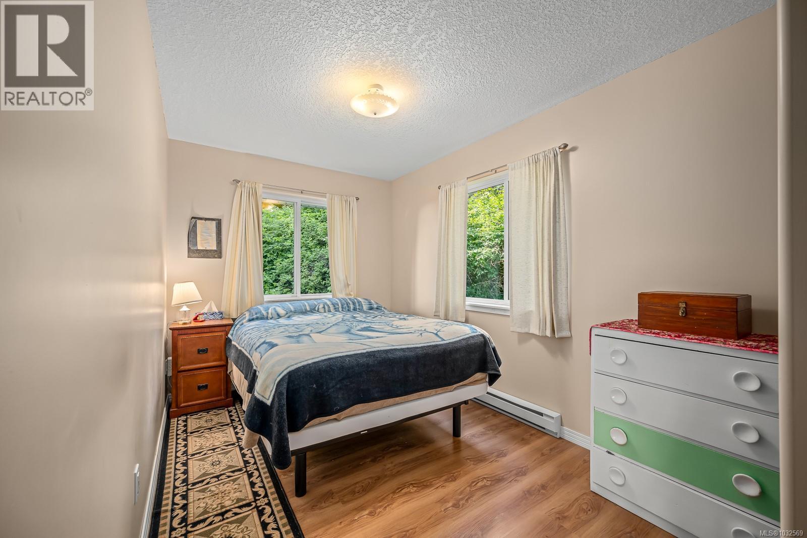 #5 6919 Island Hwy W - 32