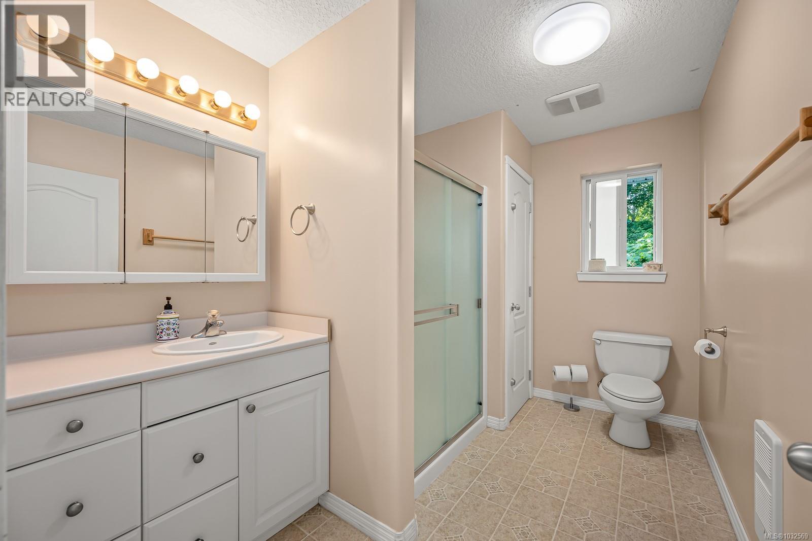 #5 6919 Island Hwy W - 33