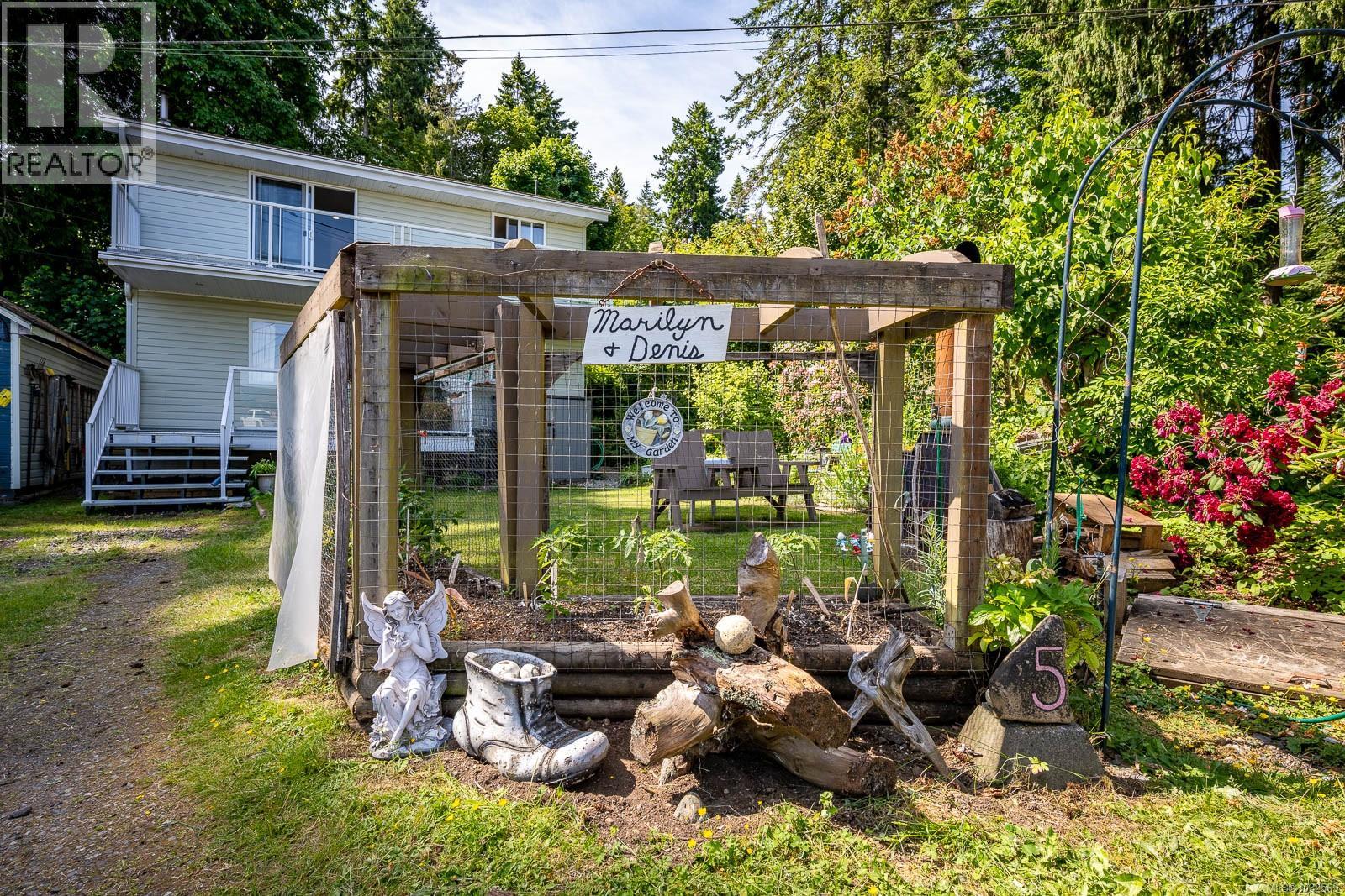 #5 6919 Island Hwy W - 37