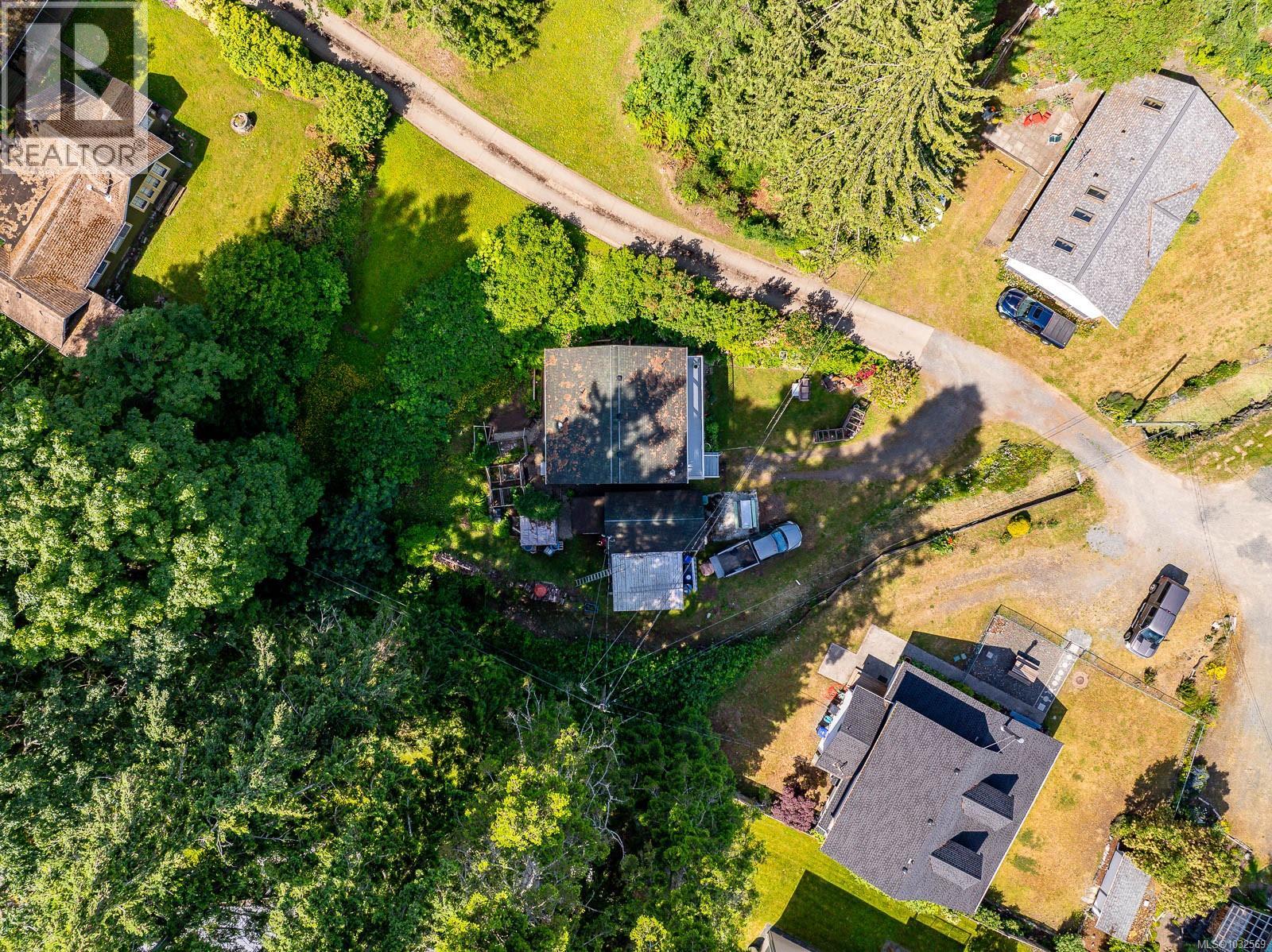 #5 6919 Island Hwy W - 38