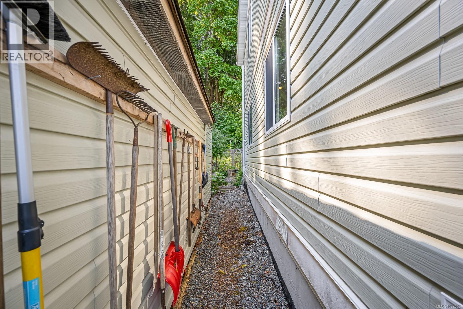 #5 6919 Island Hwy W - 49