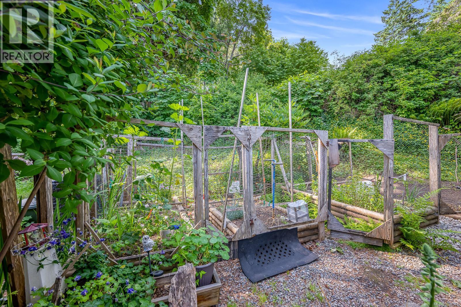 #5 6919 Island Hwy W - 50