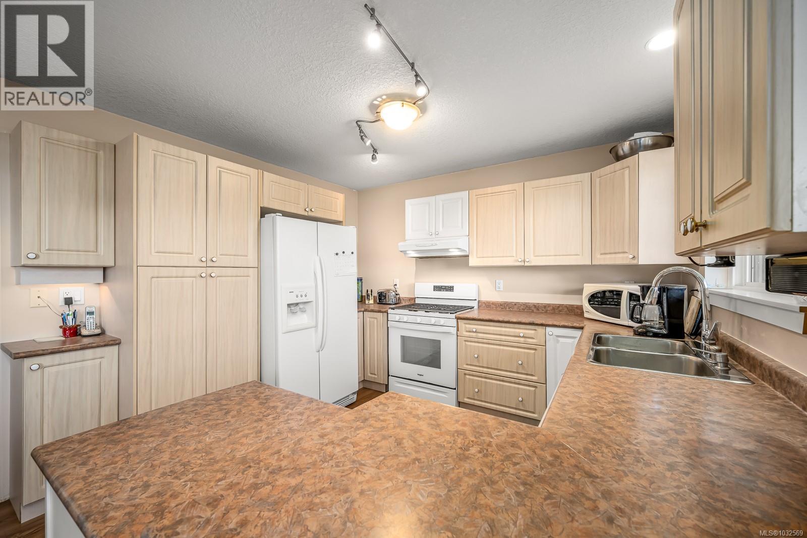 #5 6919 Island Hwy W - 6