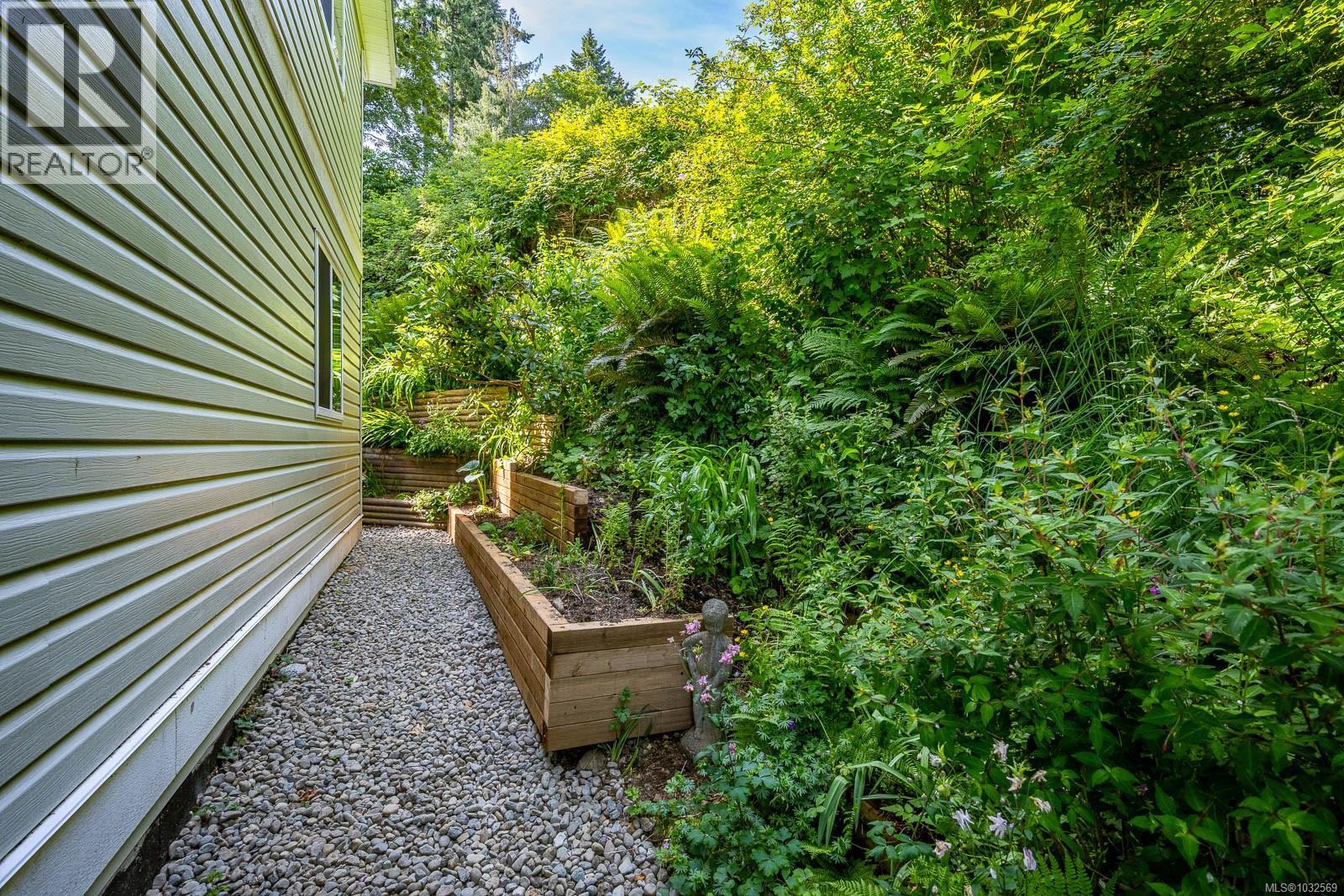 #5 6919 Island Hwy W - 61