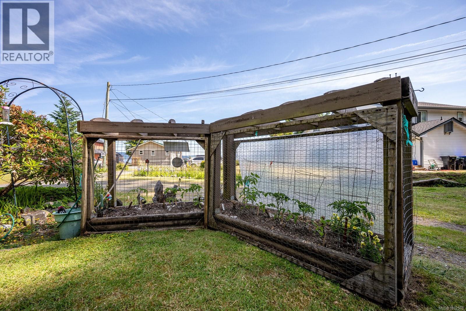 #5 6919 Island Hwy W - 64