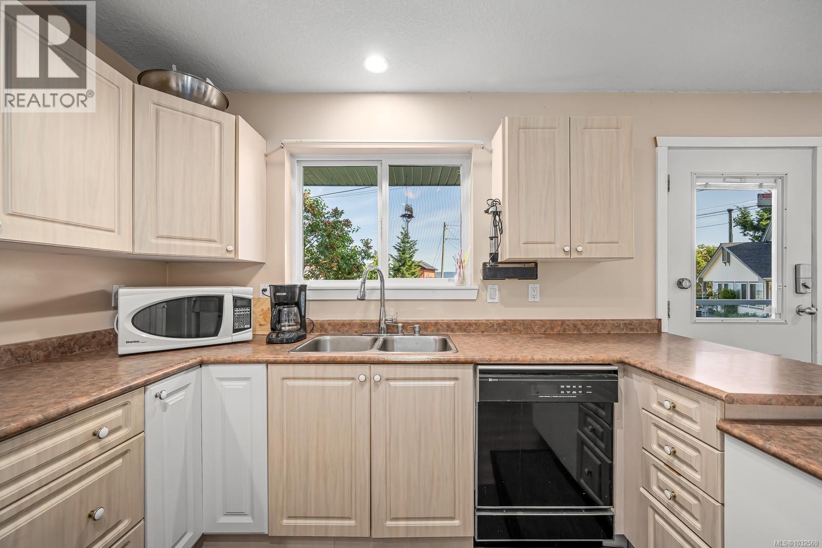 #5 6919 Island Hwy W - 7