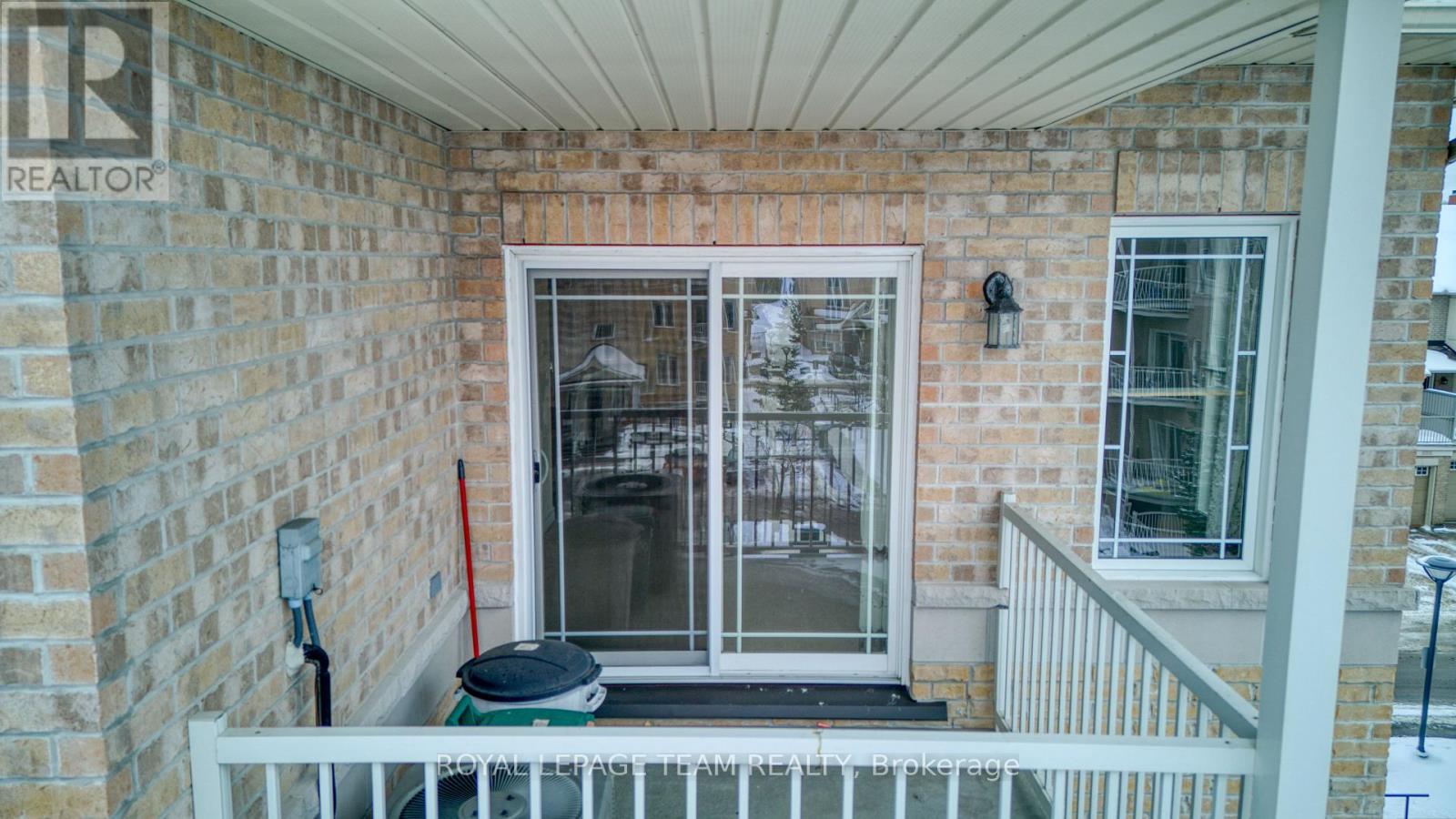 Private, corner balcony