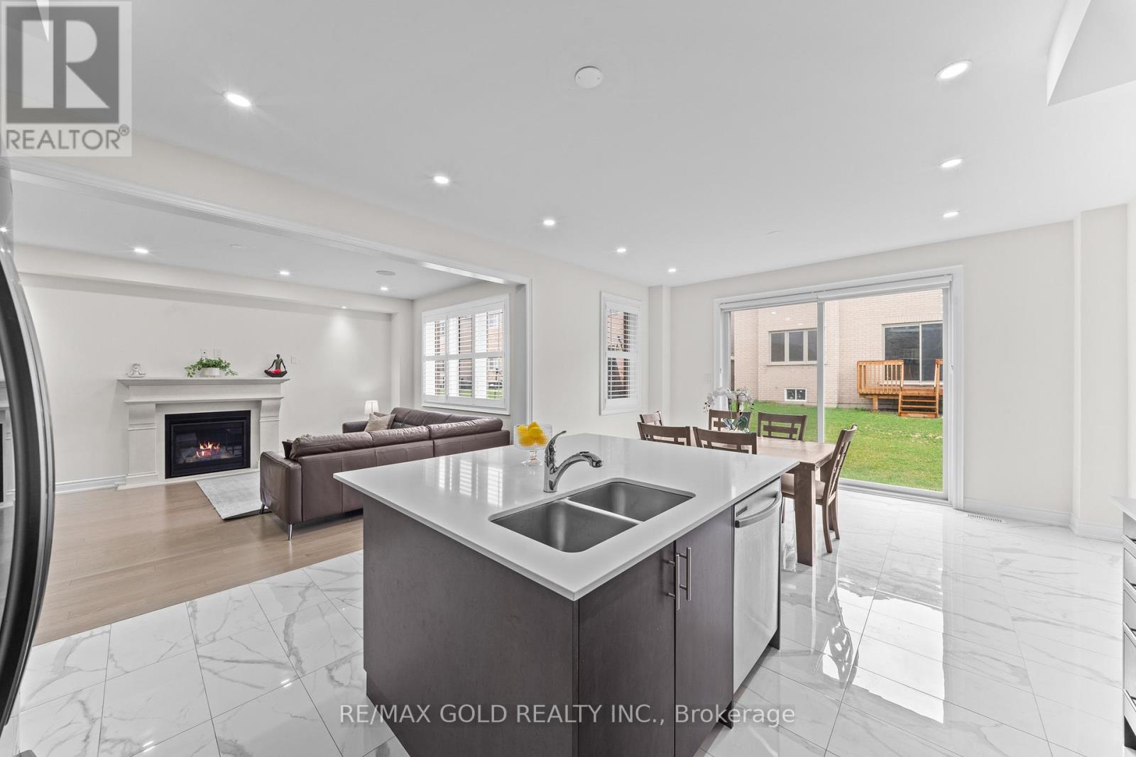 105 WALKER ROAD W - 23