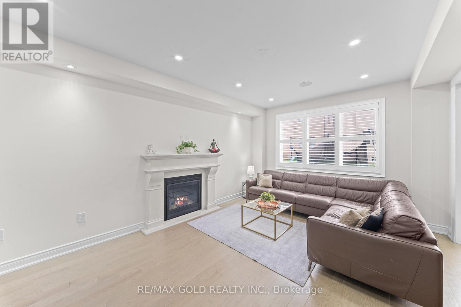 105 WALKER ROAD W - 27