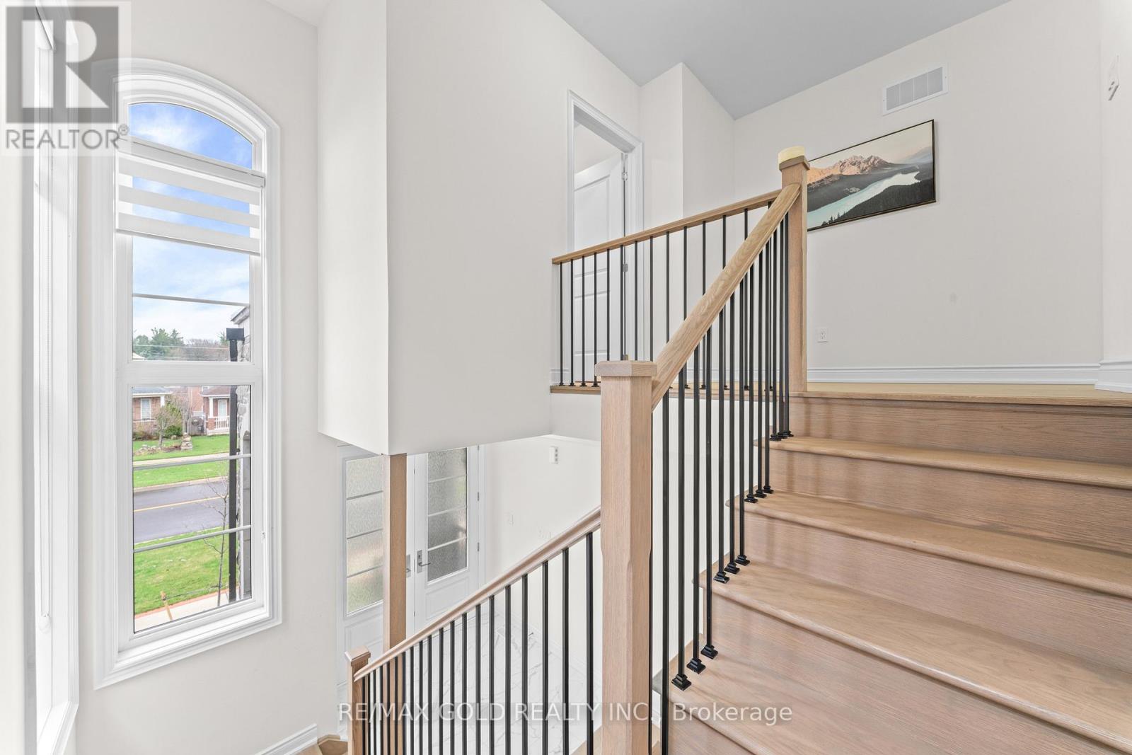 105 WALKER ROAD W - 36