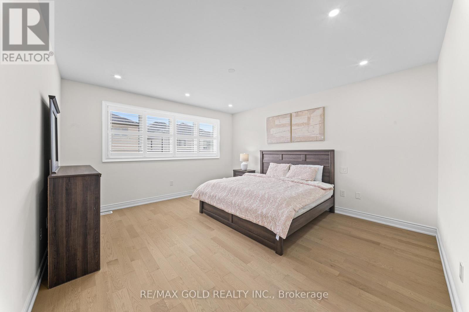 105 WALKER ROAD W - 38