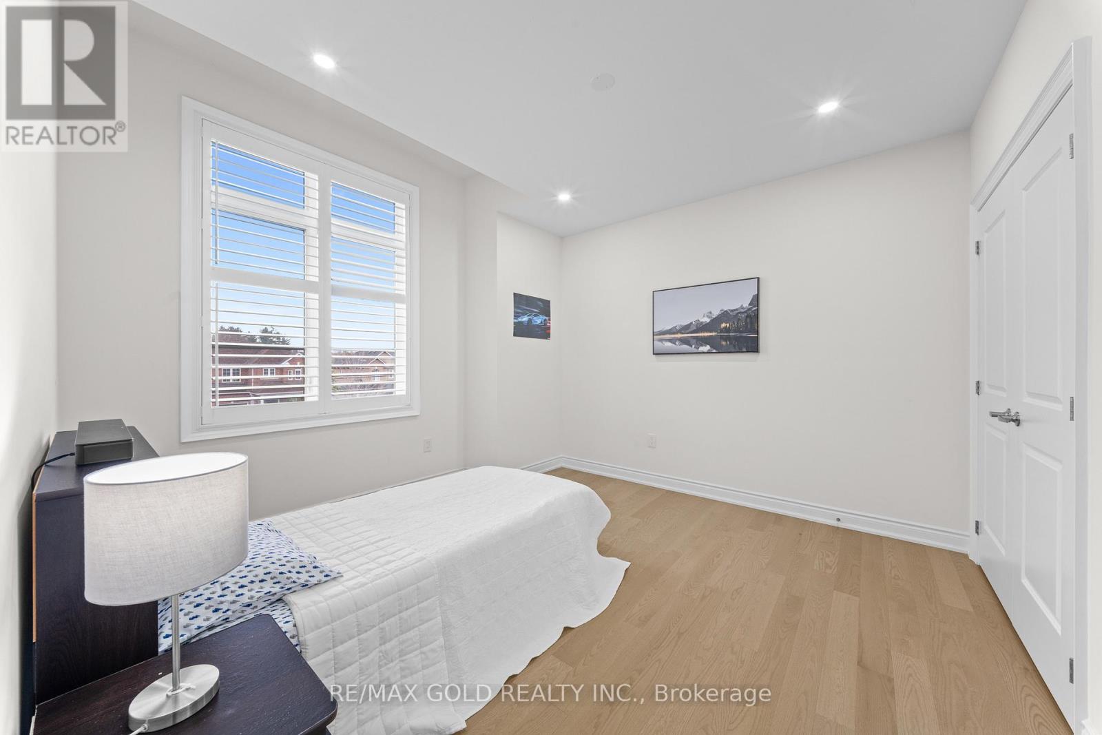 105 WALKER ROAD W - 42