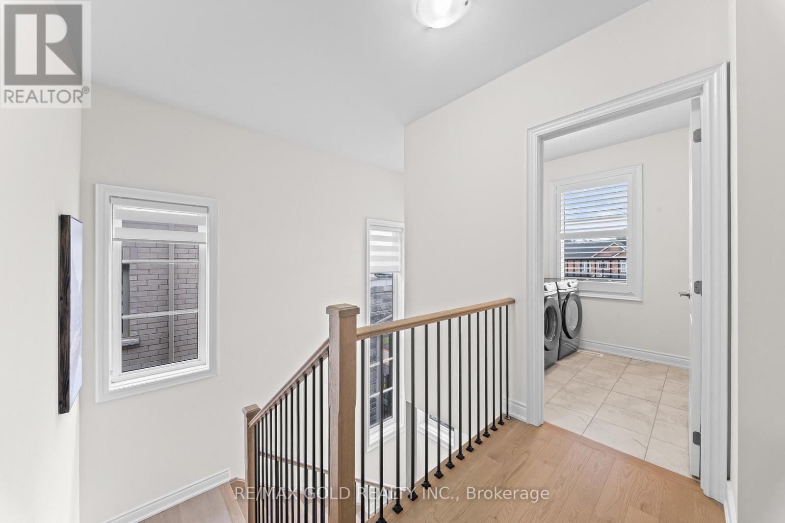 105 WALKER ROAD W - 48