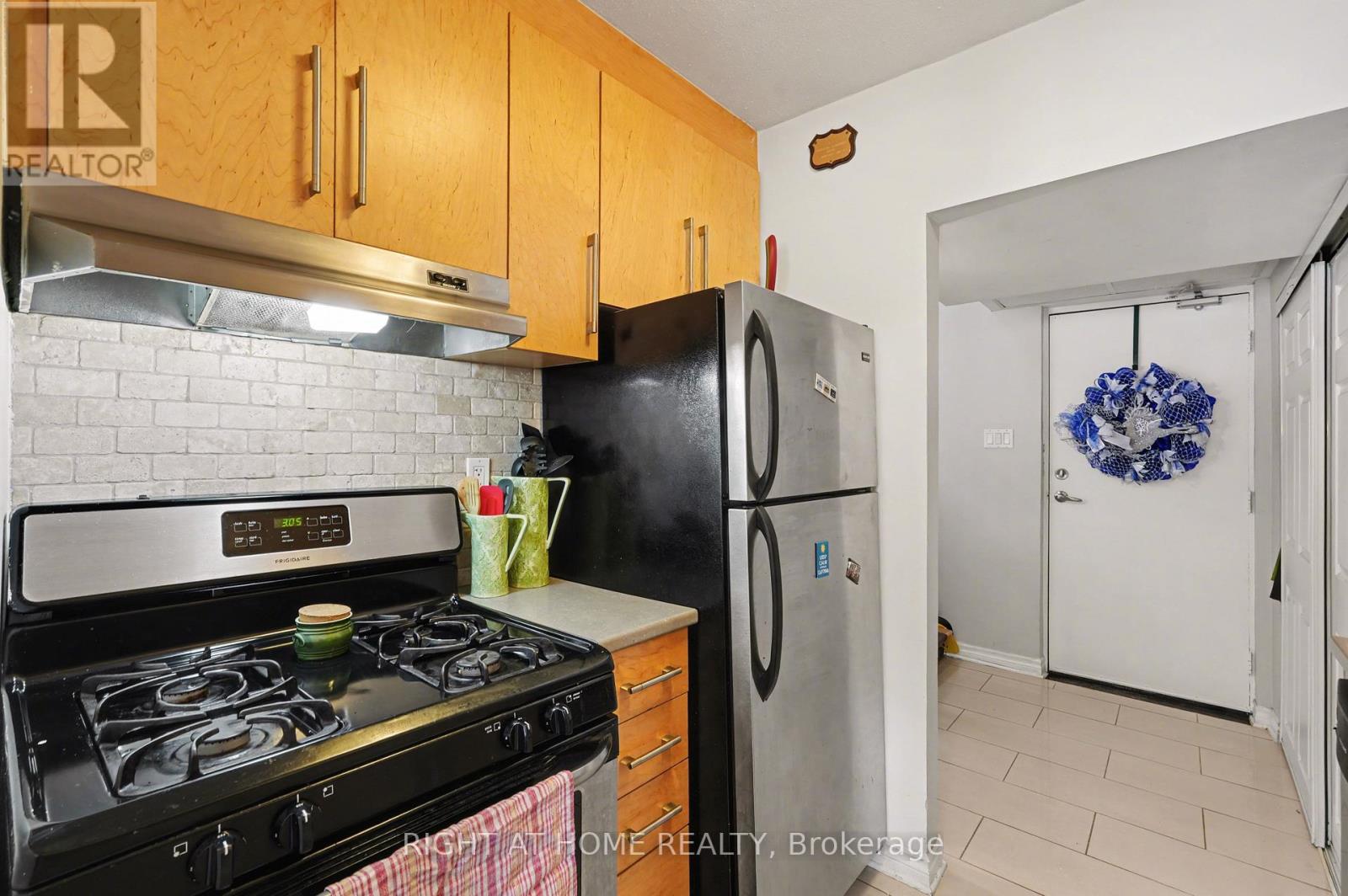 121 - 12 CORKSTOWN ROAD — photo 11