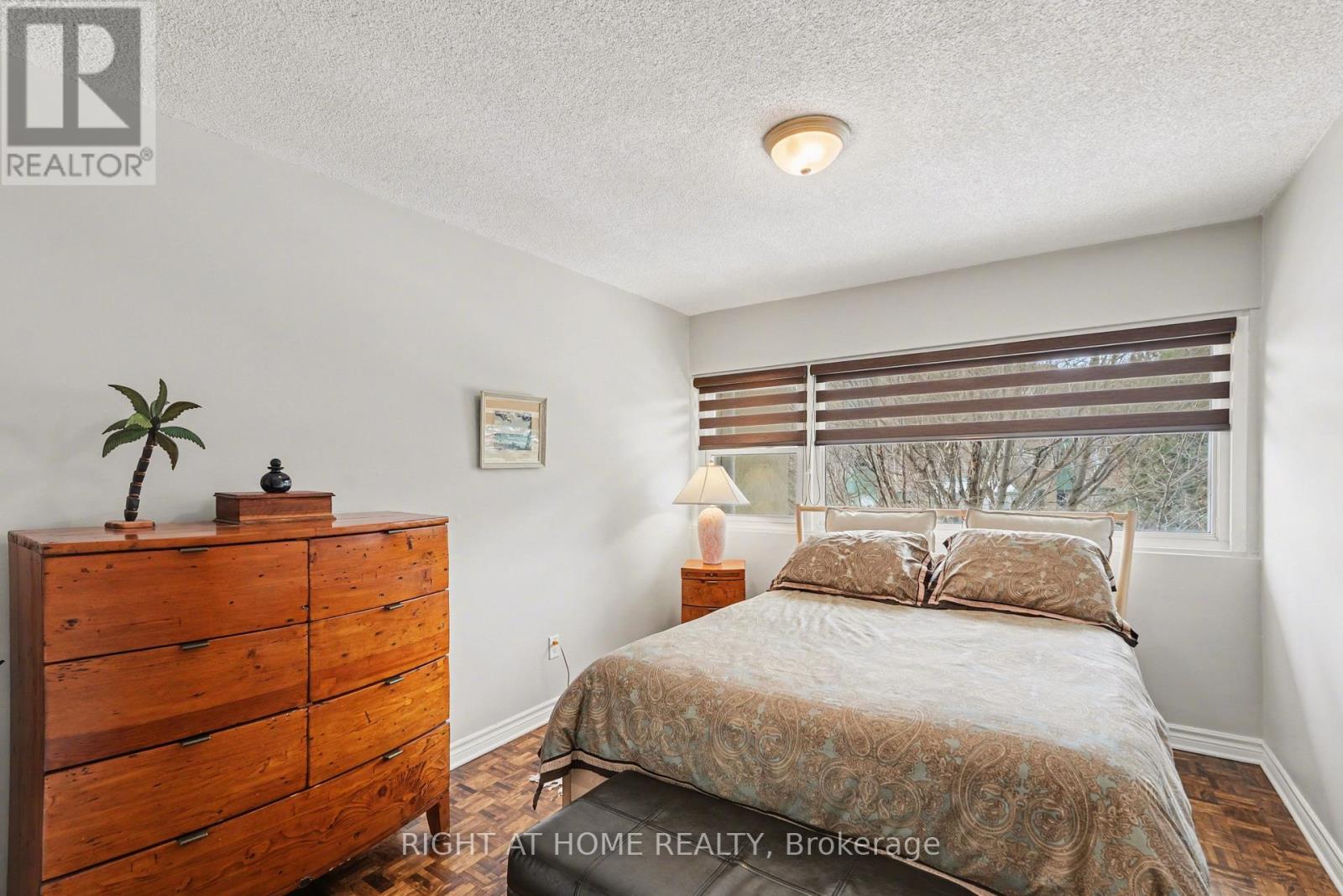 121 - 12 CORKSTOWN ROAD — photo 17