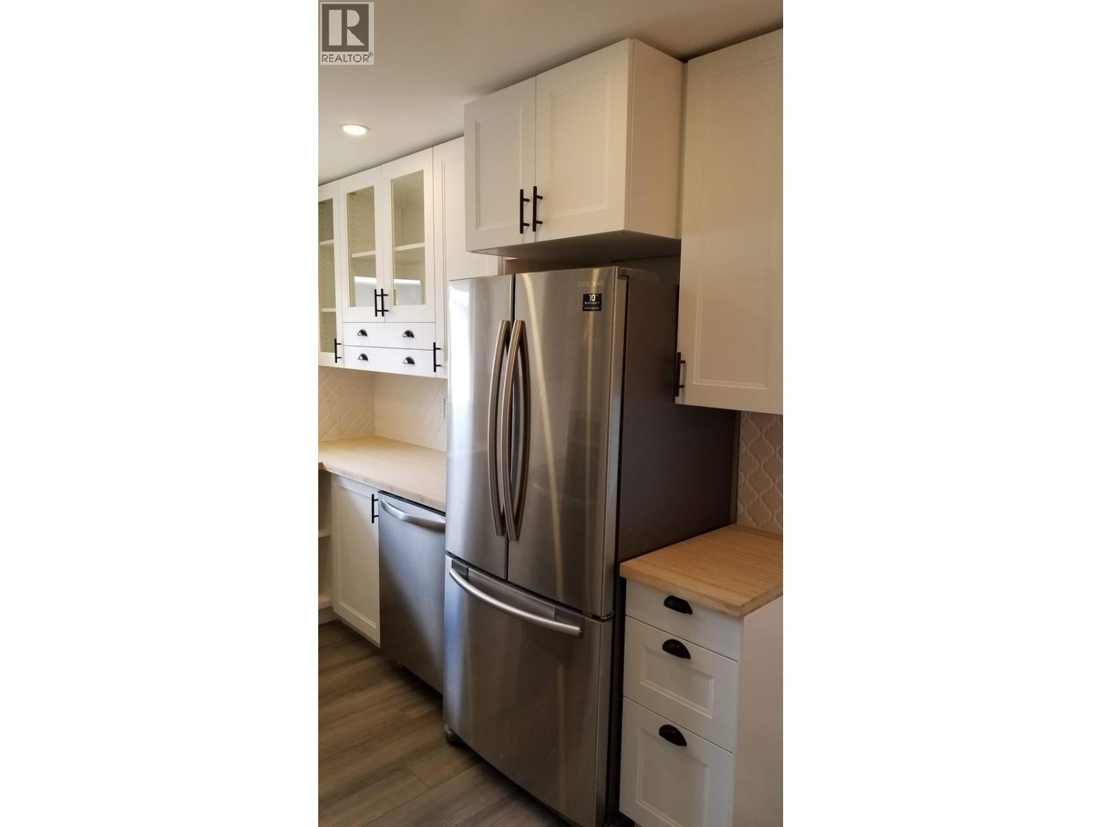 149-151 PIONEER AVENUE - 25