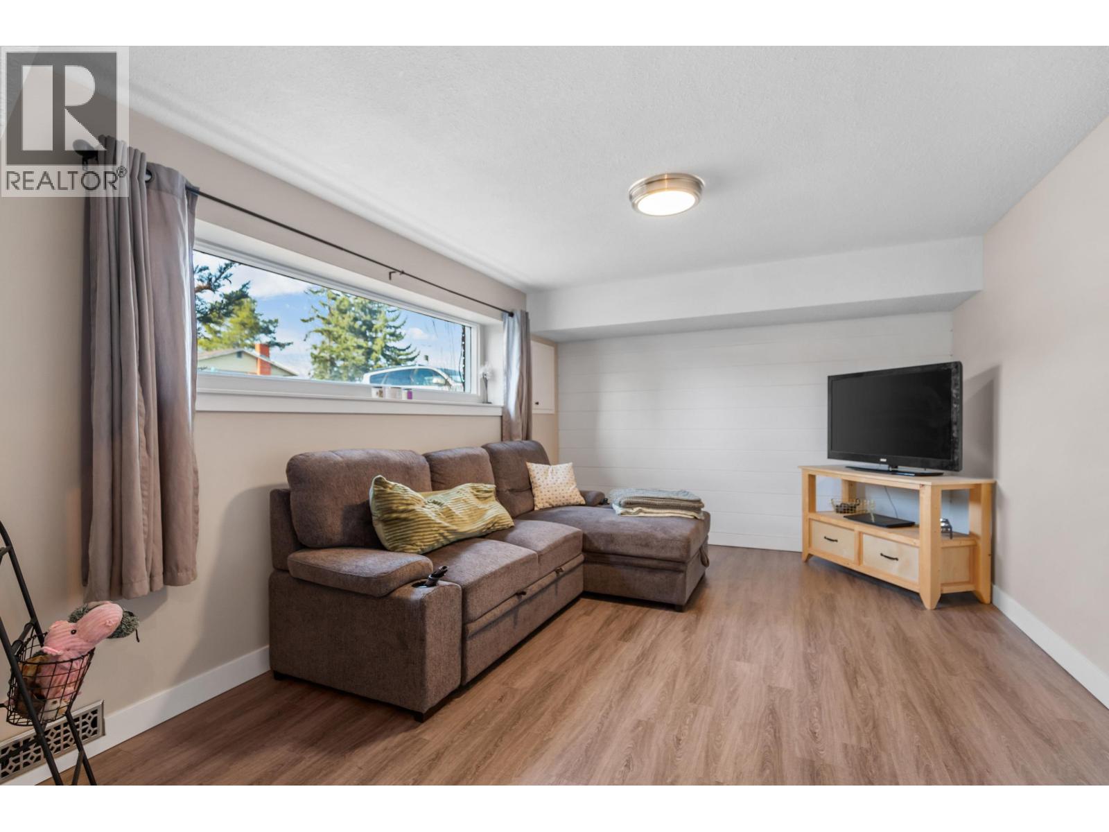 149-151 PIONEER AVENUE - 19