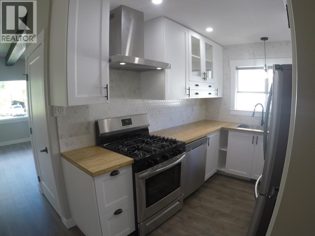 149-151 PIONEER AVENUE - 13