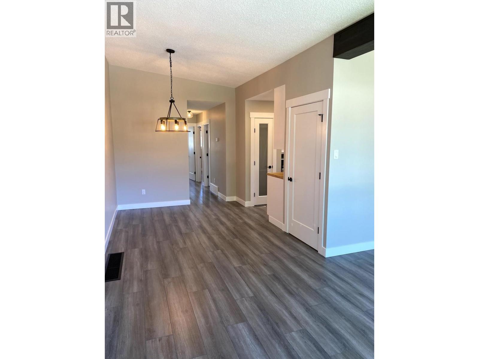 149-151 PIONEER AVENUE - 11