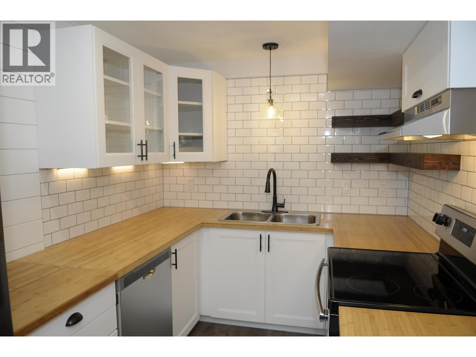 149-151 PIONEER AVENUE - 22