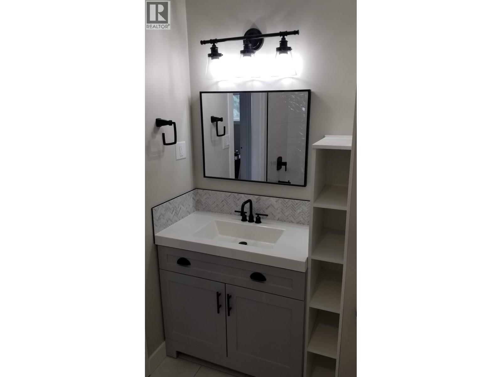 149-151 PIONEER AVENUE - 40