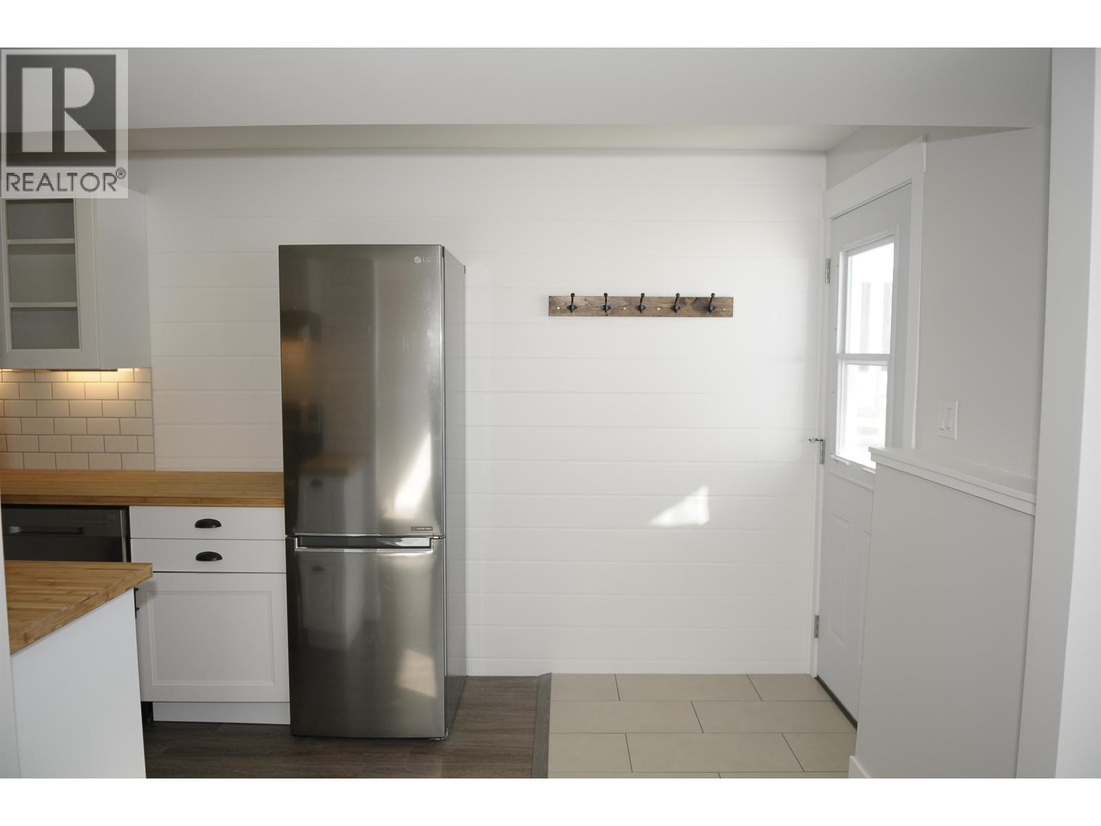 149-151 PIONEER AVENUE - 26