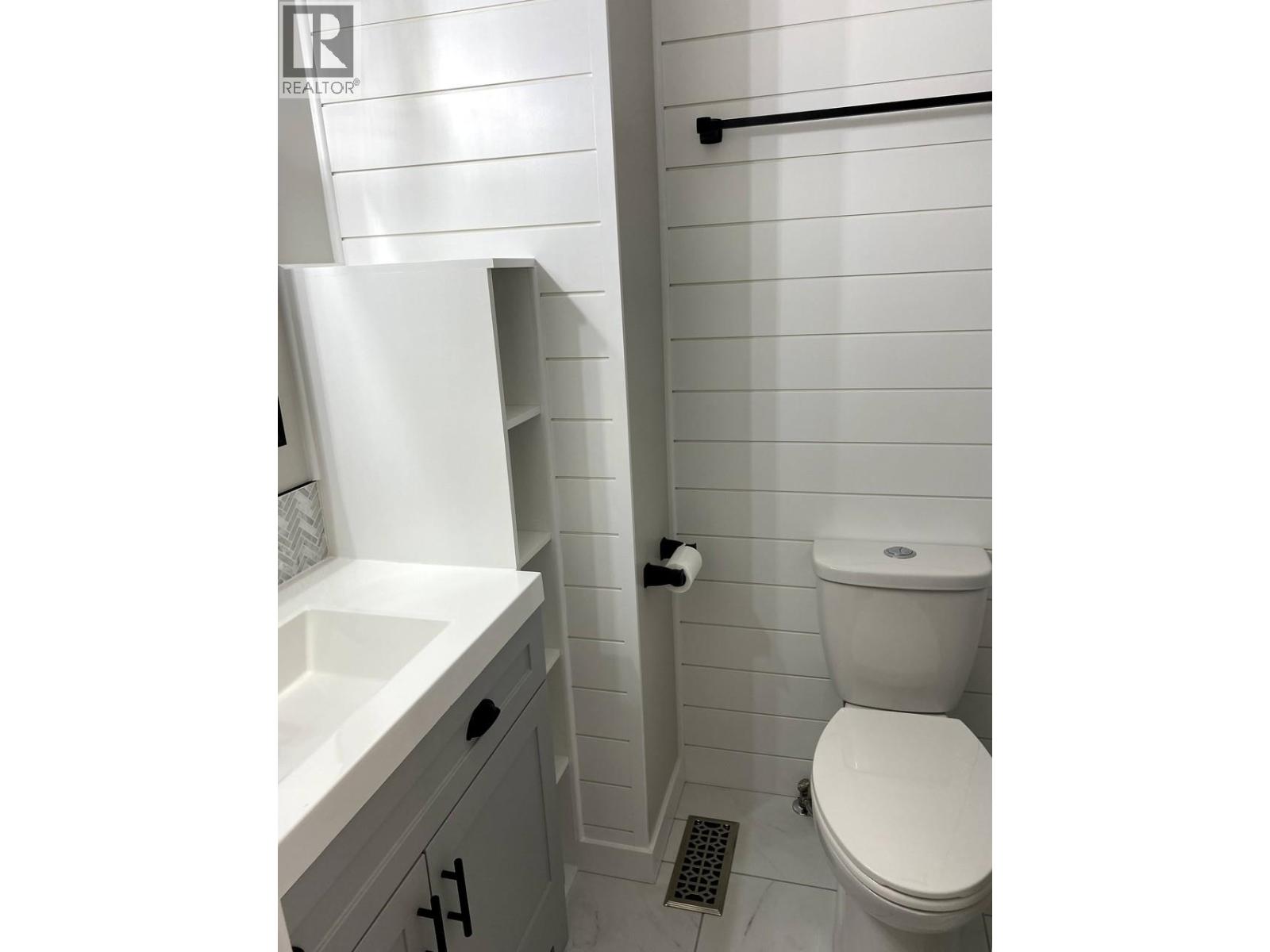 149-151 PIONEER AVENUE - 37