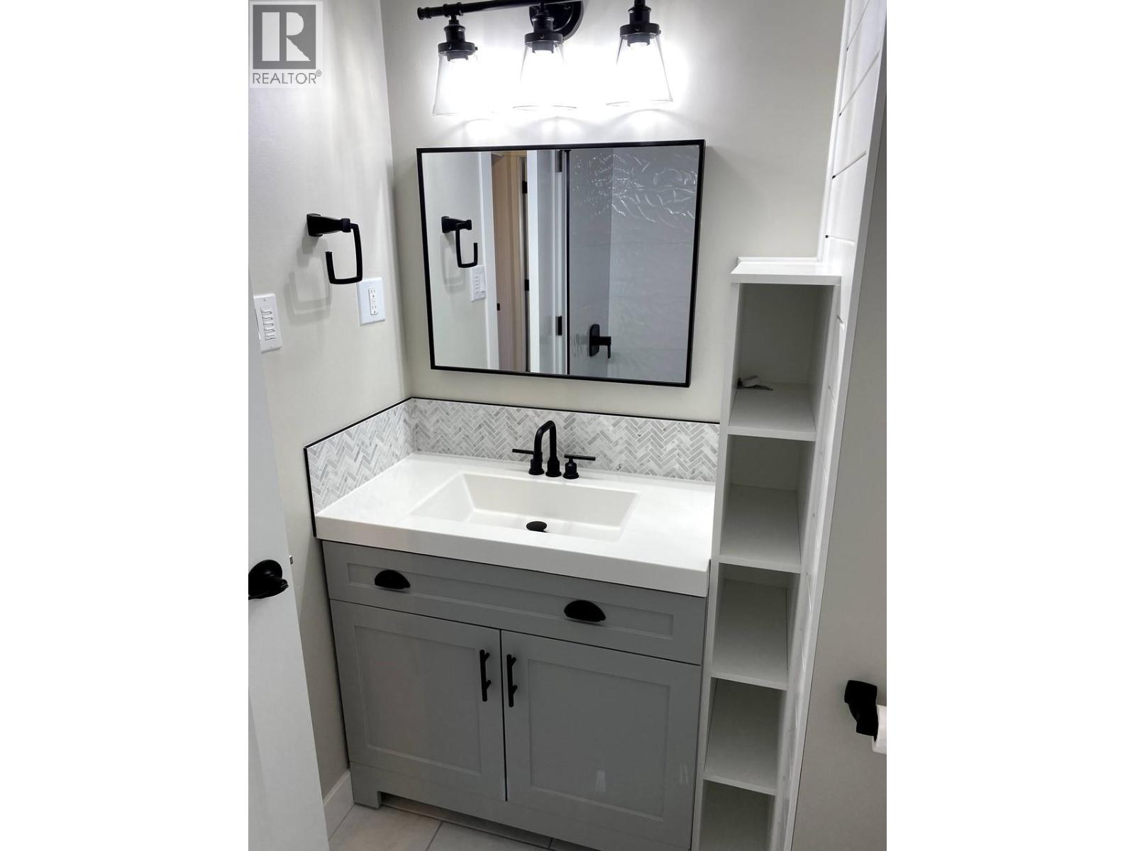 149-151 PIONEER AVENUE - 29