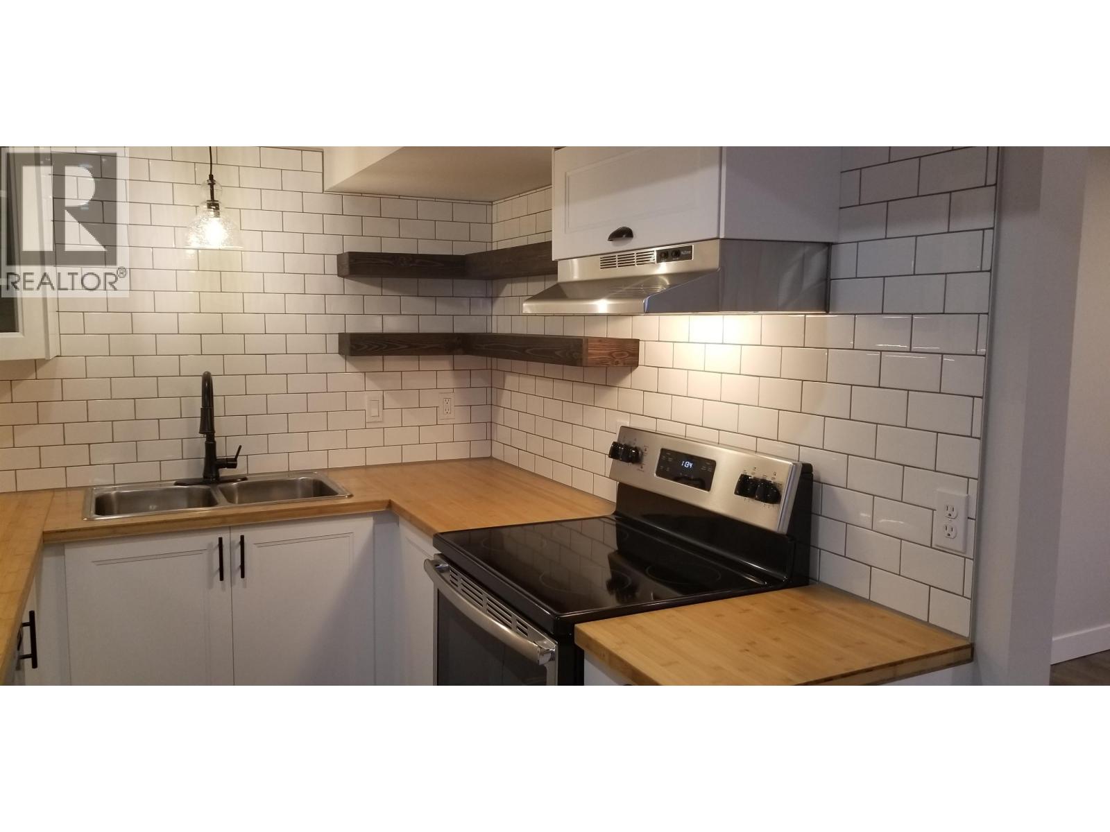 149-151 PIONEER AVENUE - 28