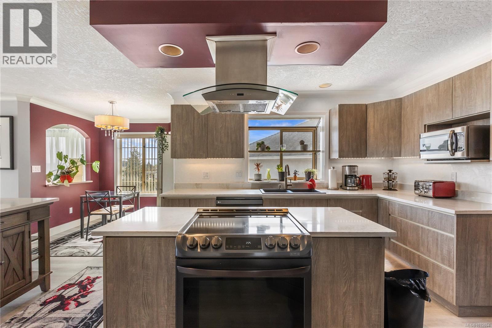  380 Crystalview Terrace, Langford