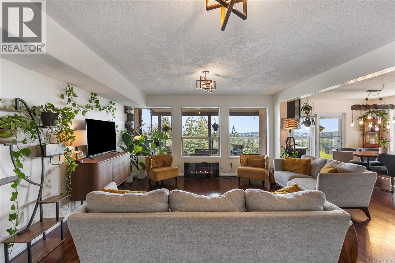  380 Crystalview Terrace, Langford