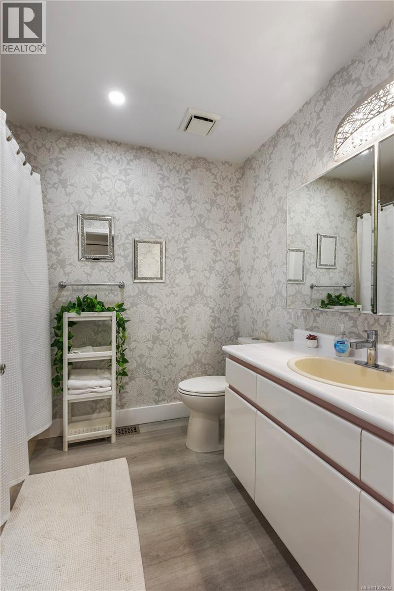  380 Crystalview Terrace, Langford