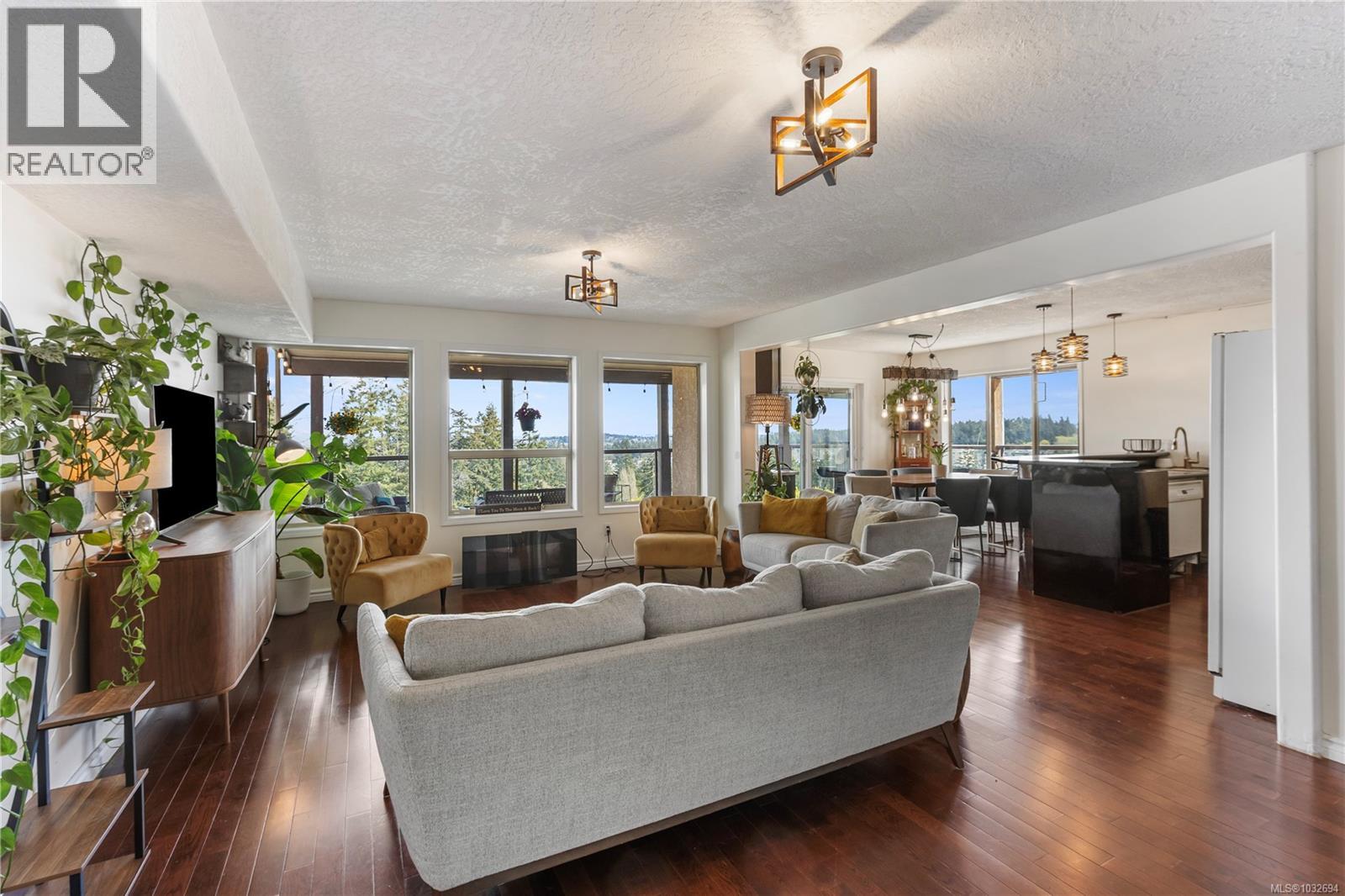  380 Crystalview Terrace, Langford