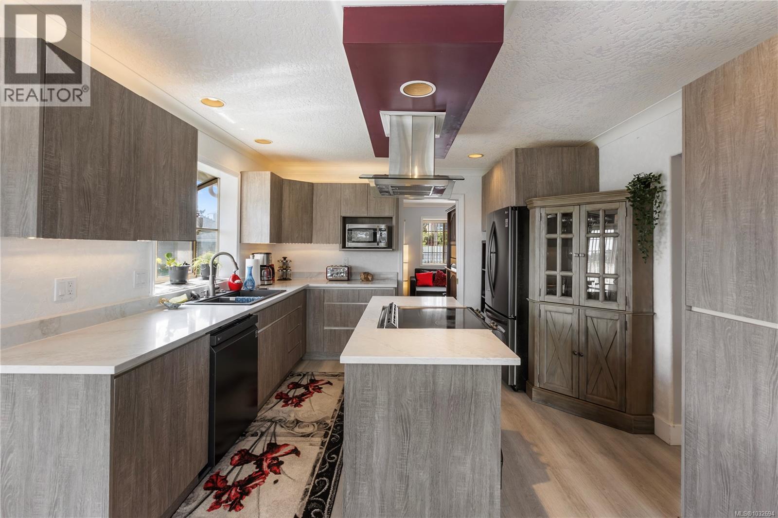  380 Crystalview Terrace, Langford