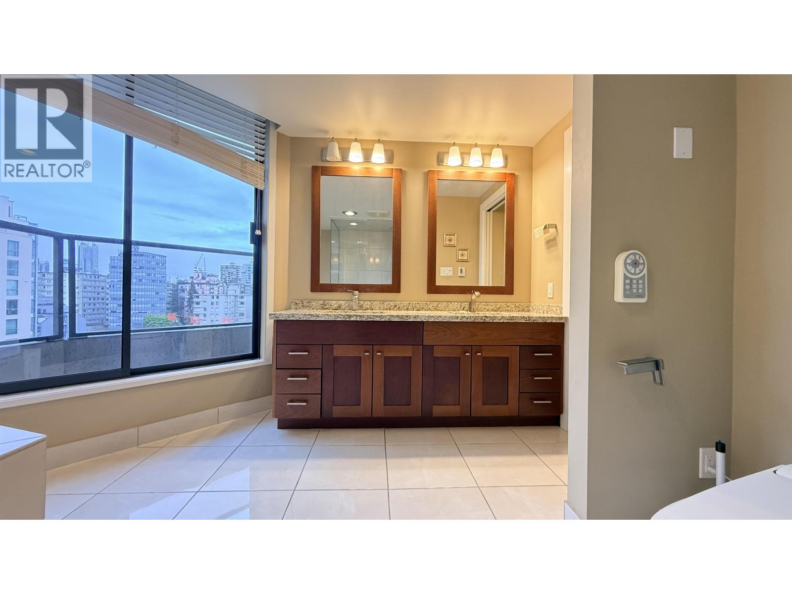 1002 738 BROUGHTON STREET, Vancouver