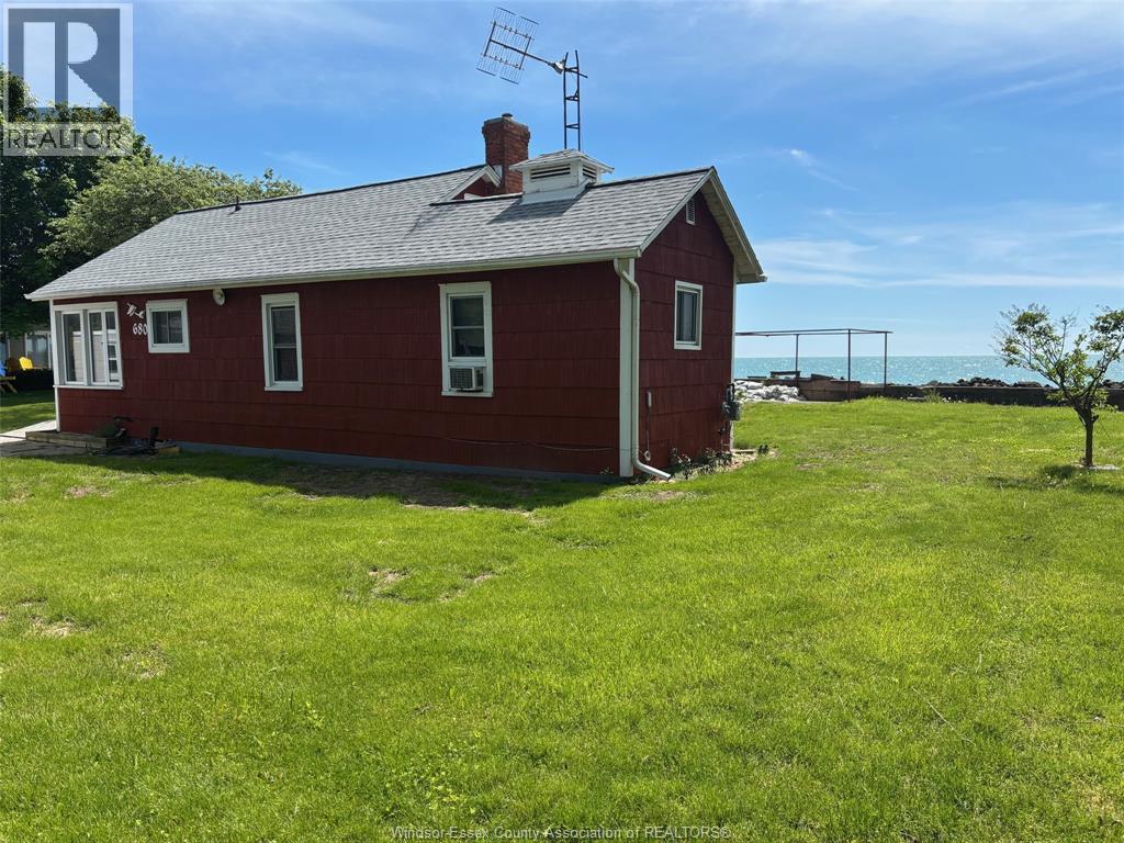 680 POINT PELEE DRIVE - 1