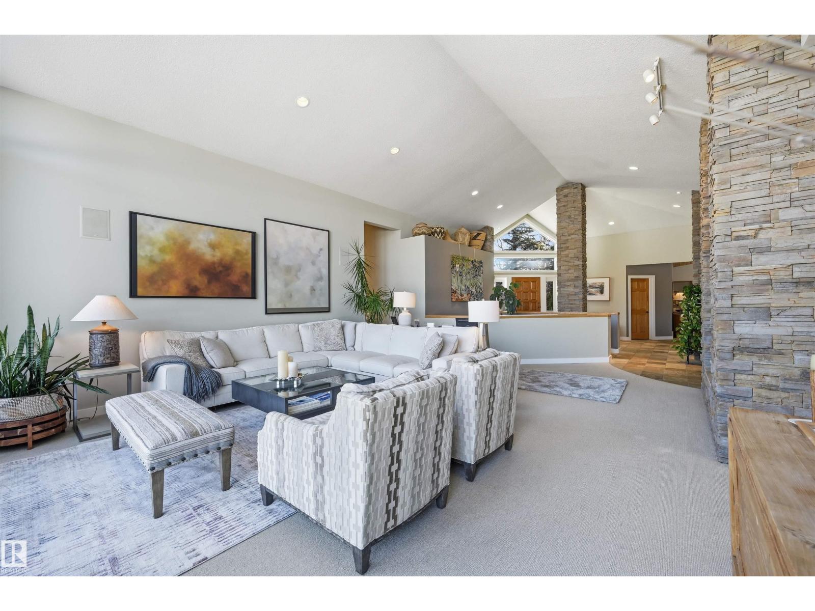 15625 WHITEMUD RD NW, Edmonton