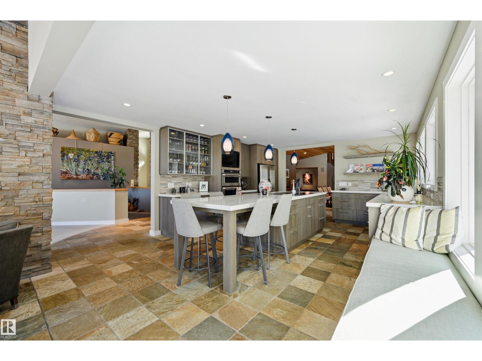 15625 WHITEMUD RD NW, Edmonton