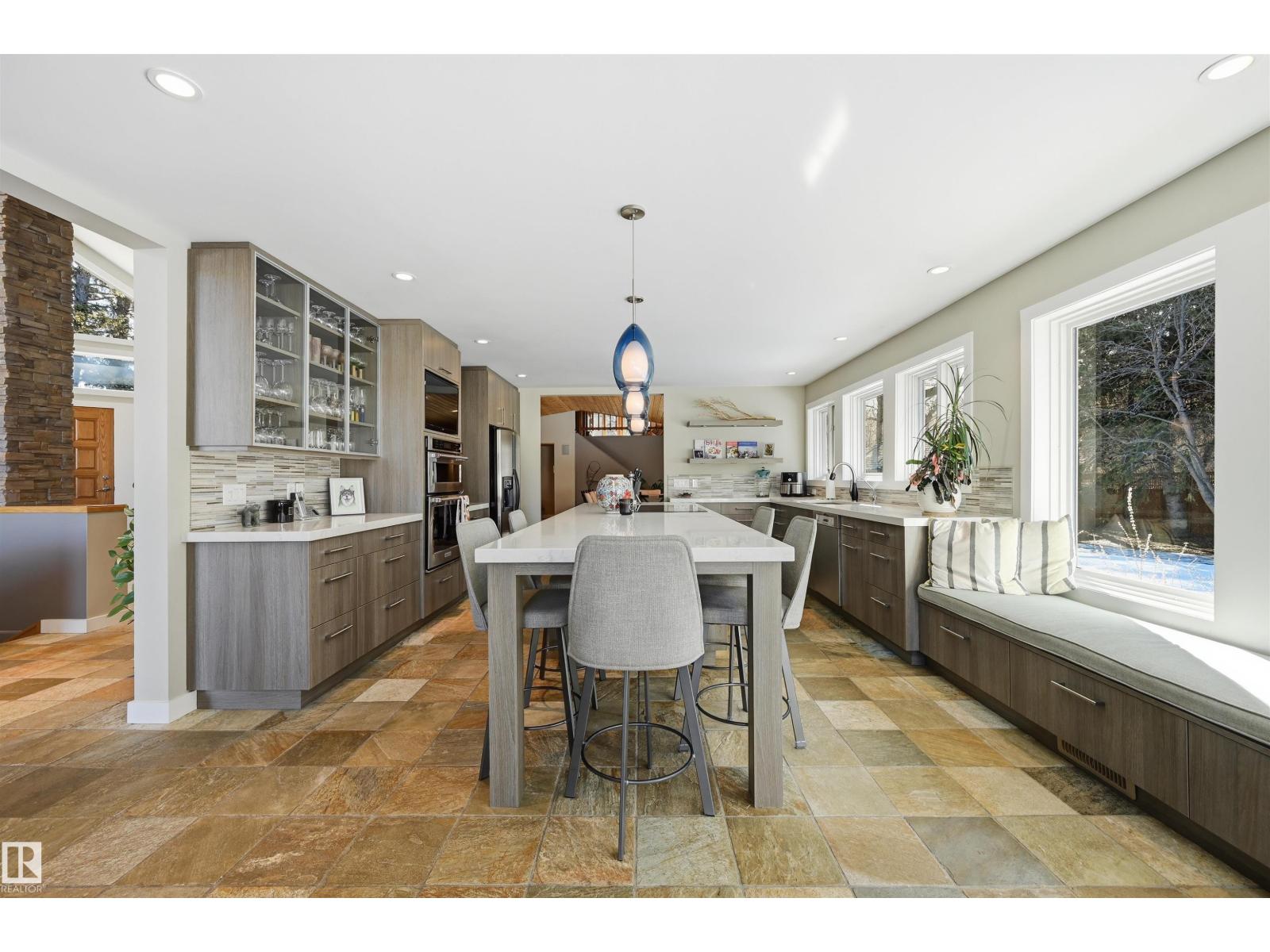 15625 WHITEMUD RD NW, Edmonton